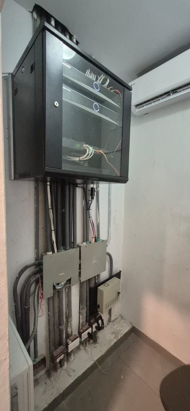 Comercial — gabinete de CCTV